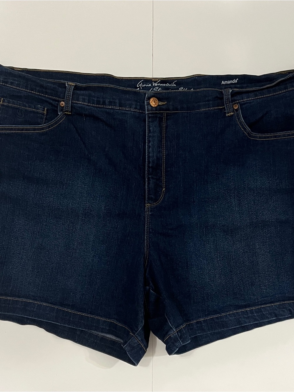 Women's Plus Size Gloria
Vanderbilt Slimming Effect Mid
Rise Shorts Size 20W